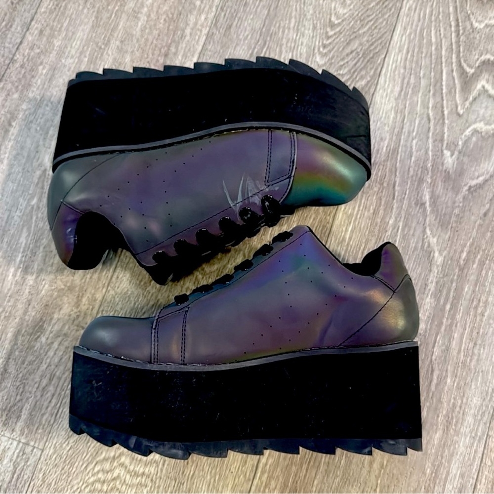 YRU holographic platform shoes women’s sz 7